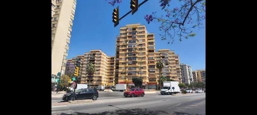 3 slaapkamer Appartement te koop in Malaga stad - € 320.000 (Ref: 9910703)