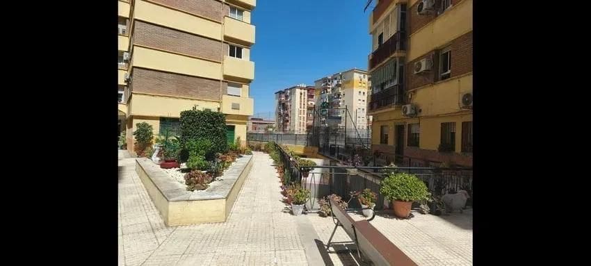 3 slaapkamer Appartement te koop in Malaga stad - € 320.000 (Ref: 9910703)