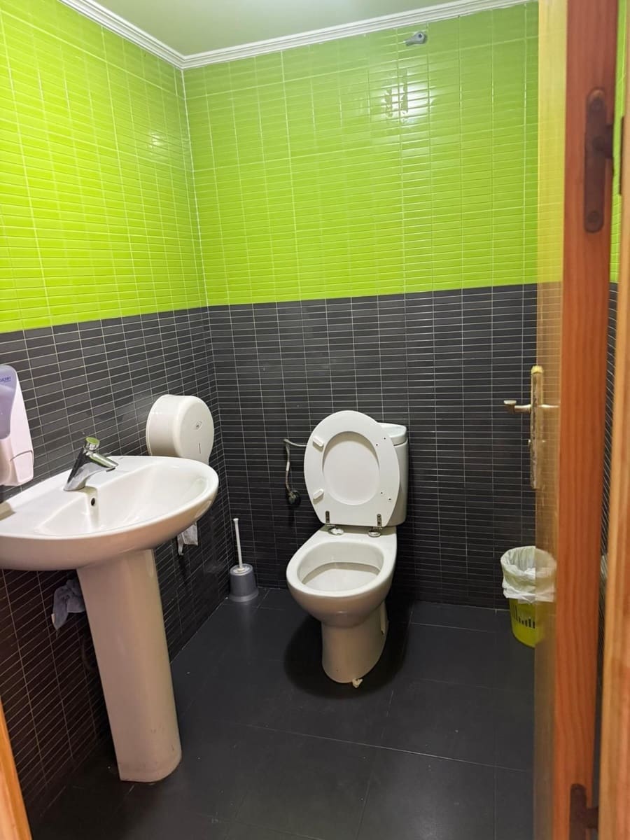 Kommersiell til salgs i Malaga by - € 560 000 (Ref: 9910705)