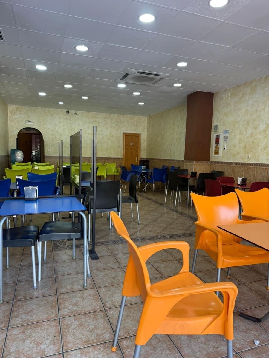 Kommersiell til salgs i Malaga by - € 560 000 (Ref: 9910705)