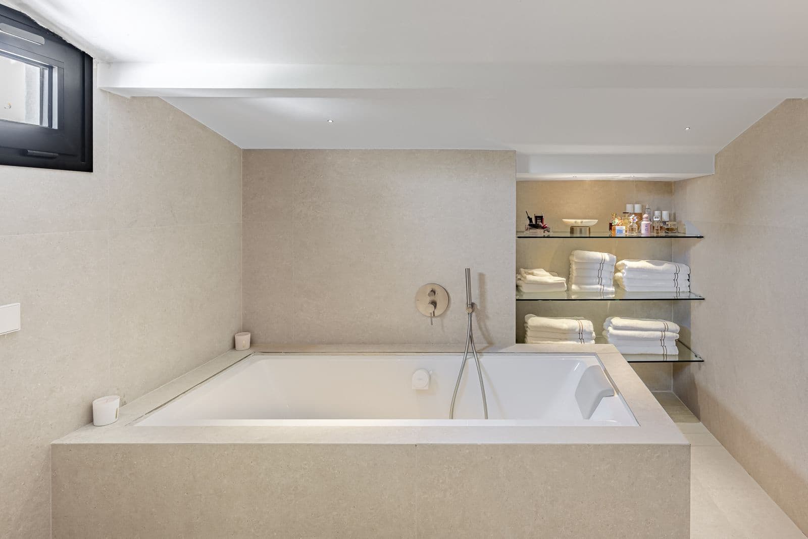 3 slaapkamer Appartement te koop in Puerto Banus - € 1.490.000 (Ref: 9910706)