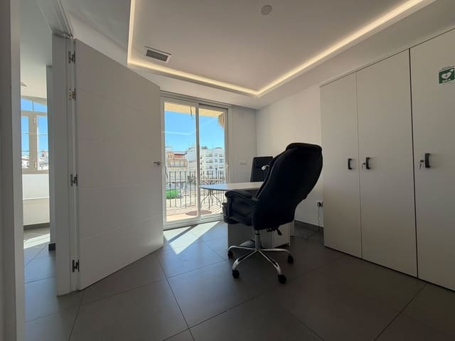 4 sovrum Kommersiell till salu i Estepona - 849 000 € (Ref: 9910712)