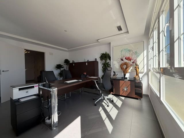 4 sovrum Kommersiell till salu i Estepona - 849 000 € (Ref: 9910712)