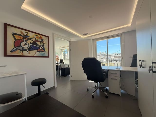 4 sovrum Kommersiell till salu i Estepona - 849 000 € (Ref: 9910712)