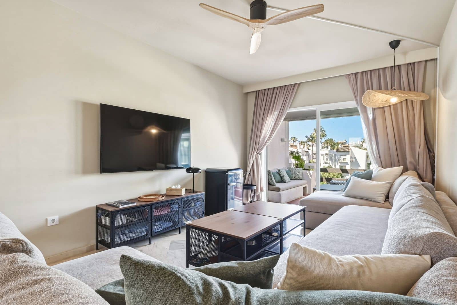 2 slaapkamer Appartement te koop in Estepona - € 545.000 (Ref: 9910717)