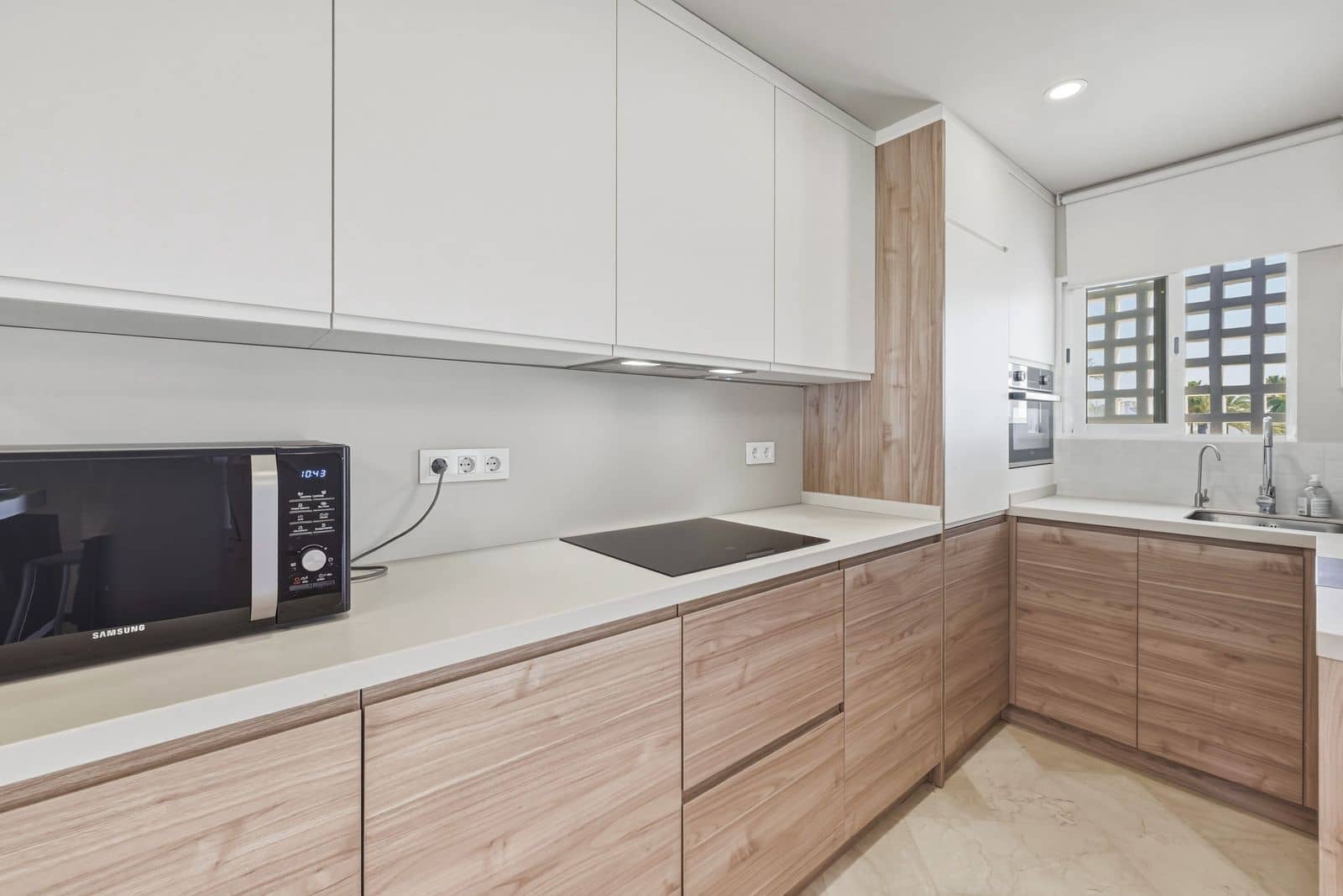 2 slaapkamer Appartement te koop in Estepona - € 545.000 (Ref: 9910717)
