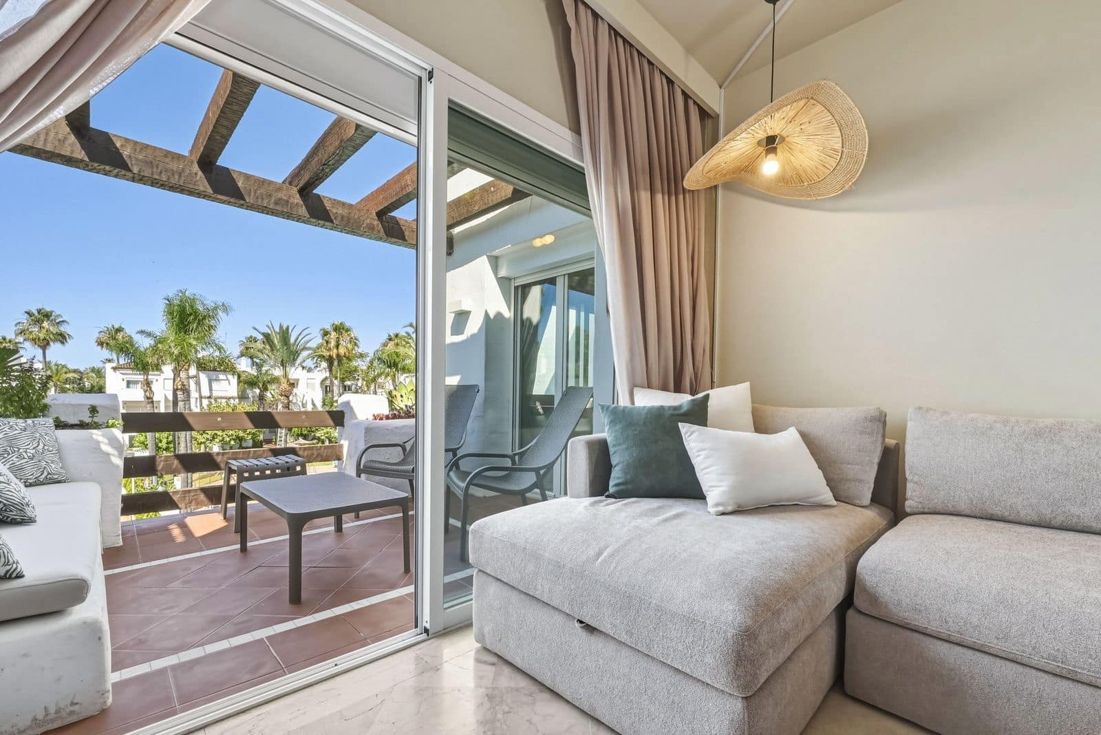 2 slaapkamer Appartement te koop in Estepona - € 545.000 (Ref: 9910717)