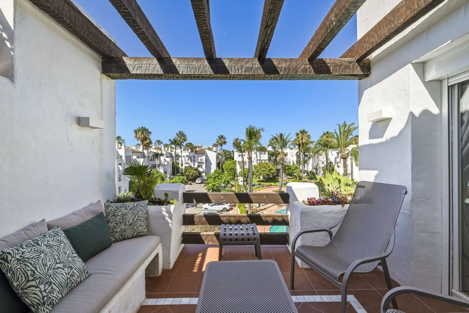 2 slaapkamer Appartement te koop in Estepona - € 545.000 (Ref: 9910717)