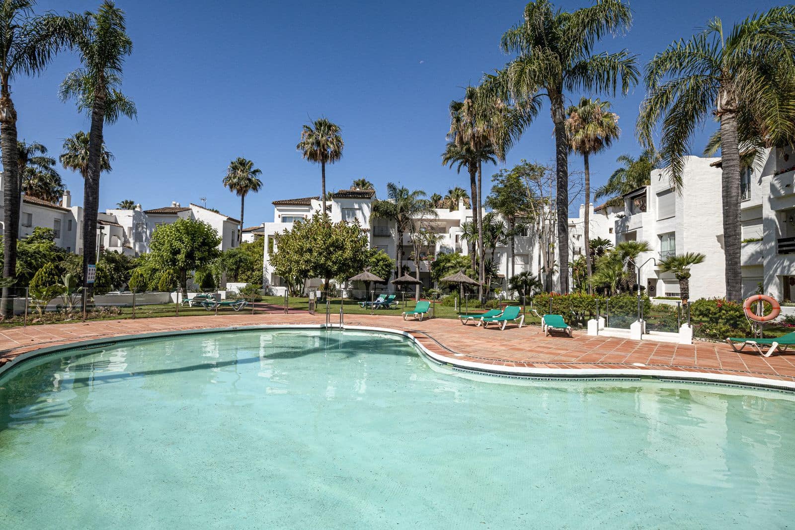 2 slaapkamer Appartement te koop in Estepona - € 545.000 (Ref: 9910717)