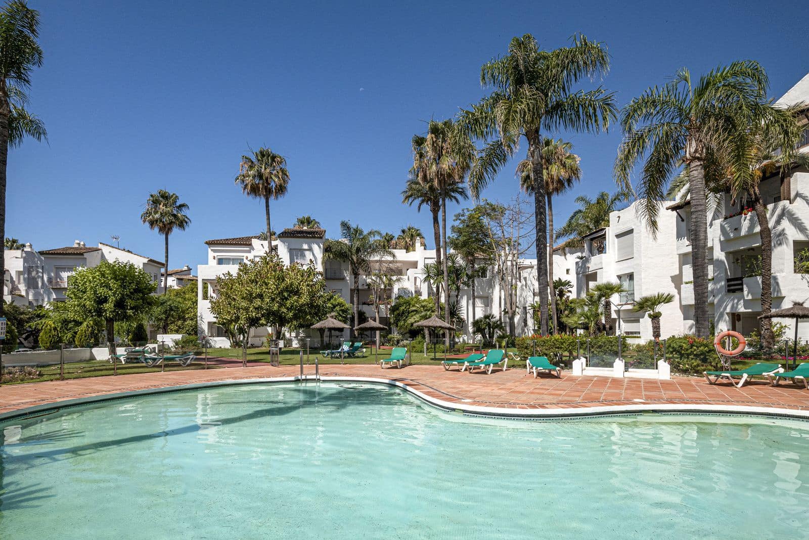 2 slaapkamer Appartement te koop in Estepona - € 545.000 (Ref: 9910717)