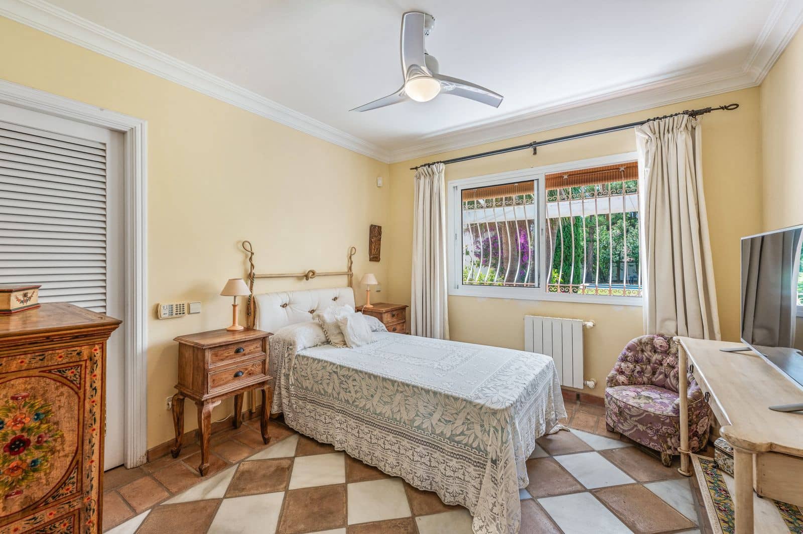 Chalet de 5 habitaciones en San Pedro de Alcantara en venta - 2.400.000 € (Ref: 9921190)