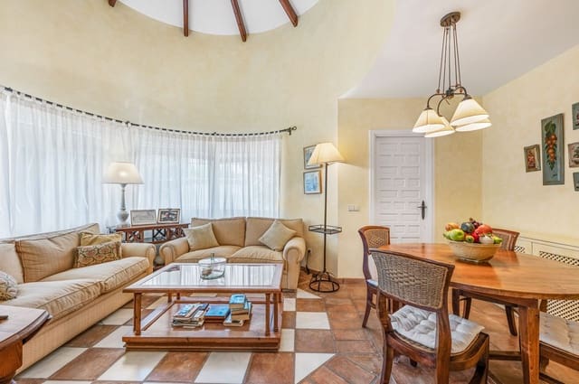 Chalet de 5 habitaciones en San Pedro de Alcantara, Marbella en venta - 2.400.000 € (Ref: 9921190)
