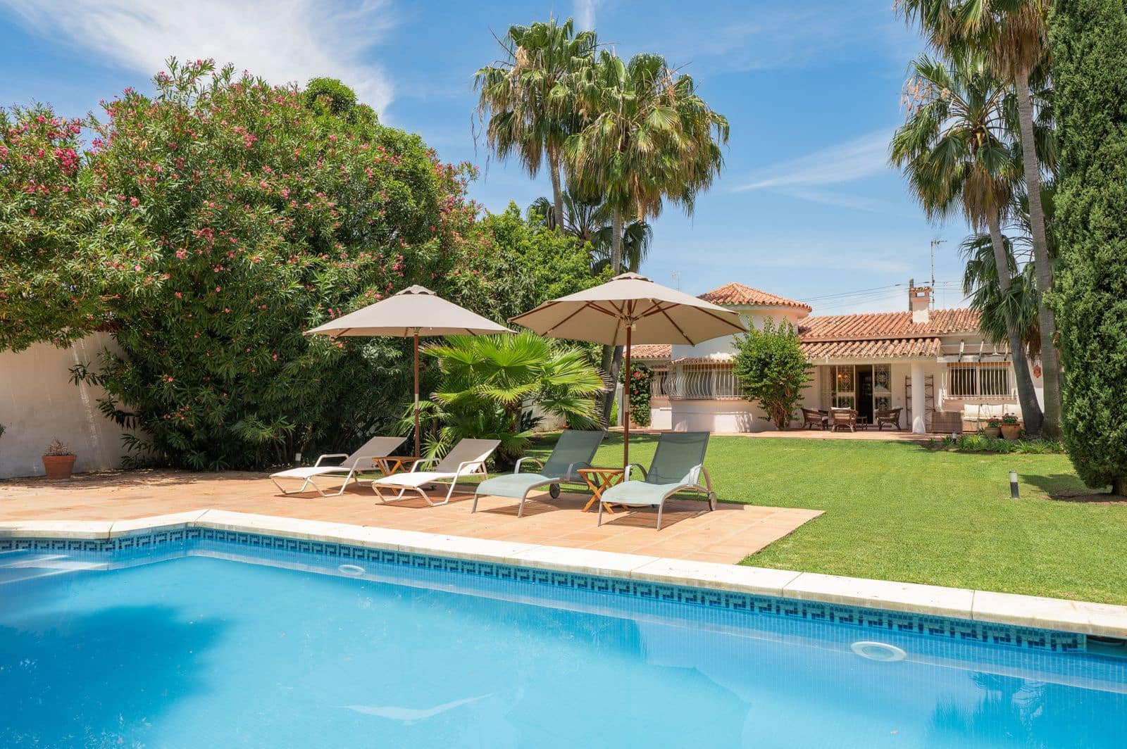 Chalet de 5 habitaciones en San Pedro de Alcantara en venta - 2.400.000 € (Ref: 9921190)