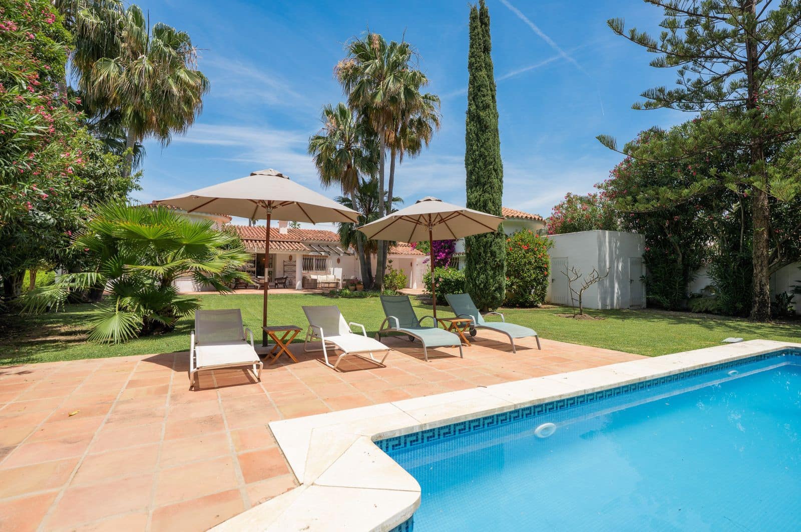 Chalet de 5 habitaciones en San Pedro de Alcantara en venta - 2.400.000 € (Ref: 9921190)