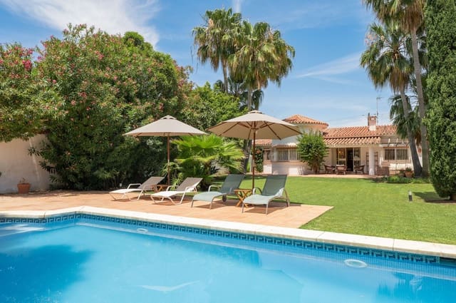 Chalet de 5 habitaciones en San Pedro de Alcantara, Marbella en venta - 2.400.000 € (Ref: 9921190)