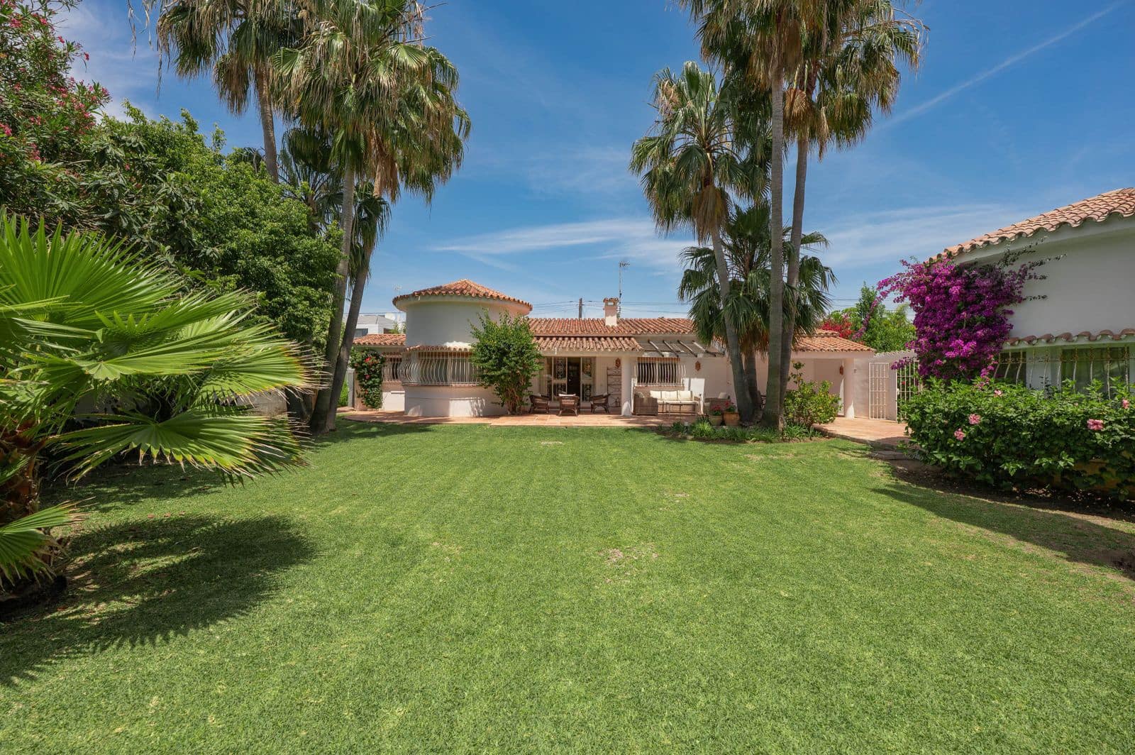Chalet de 5 habitaciones en San Pedro de Alcantara en venta - 2.400.000 € (Ref: 9921190)