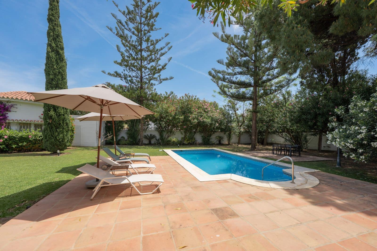 Chalet de 5 habitaciones en San Pedro de Alcantara en venta - 2.400.000 € (Ref: 9921190)