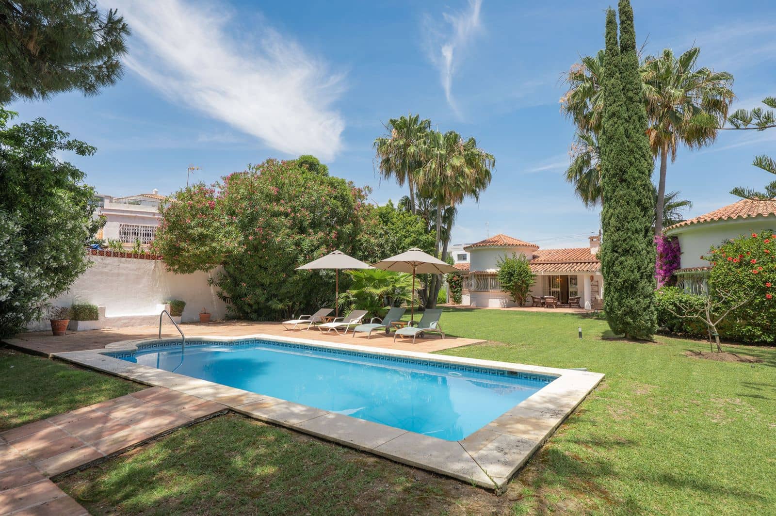 Chalet de 5 habitaciones en San Pedro de Alcantara en venta - 2.400.000 € (Ref: 9921190)