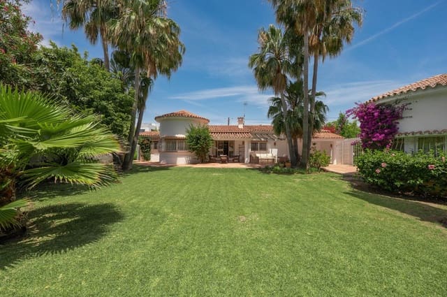 Chalet de 5 habitaciones en San Pedro de Alcantara, Marbella en venta - 2.400.000 € (Ref: 9921190)