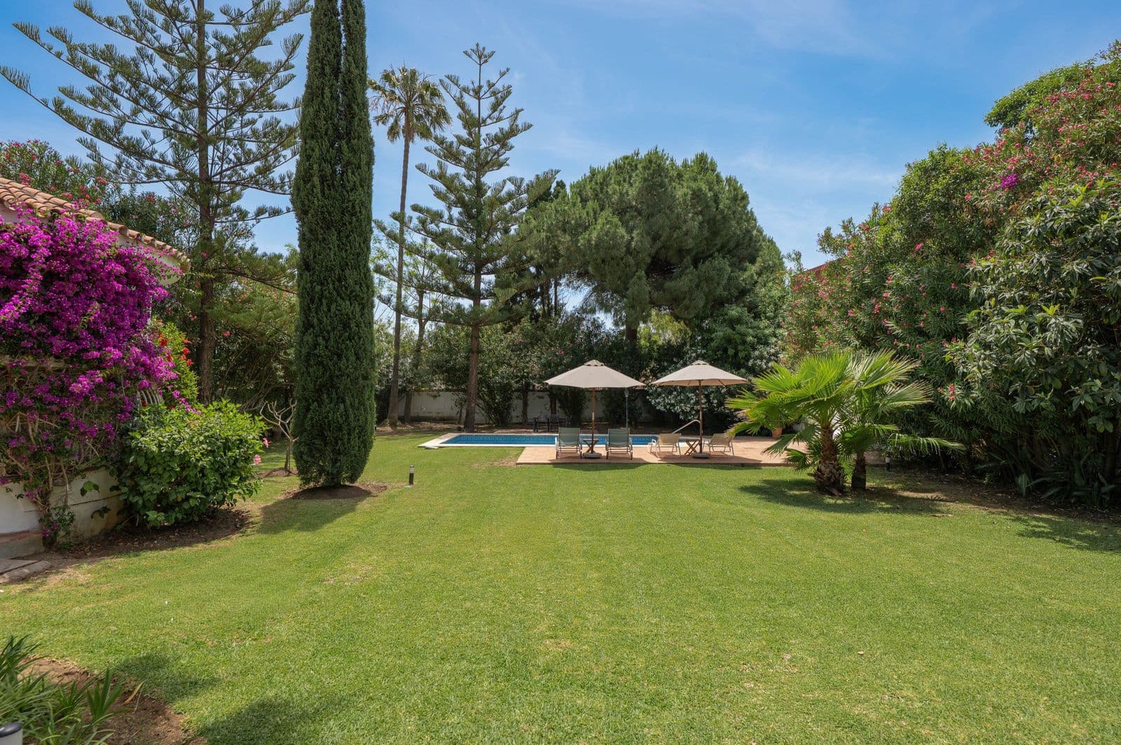 Chalet de 5 habitaciones en San Pedro de Alcantara en venta - 2.400.000 € (Ref: 9921190)