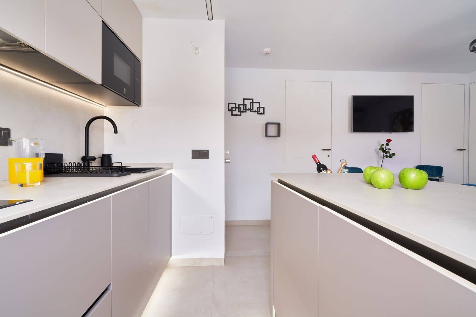2 slaapkamer Appartement te koop in Marbella - € 404.000 (Ref: 9921191)