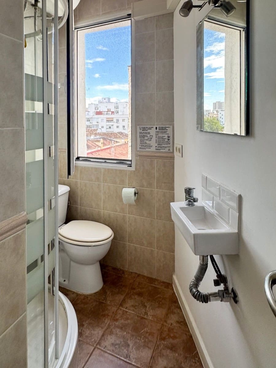 4 soveværelse Lejlighed til salg i Malaga by - € 405.000 (Ref: 9921195)
