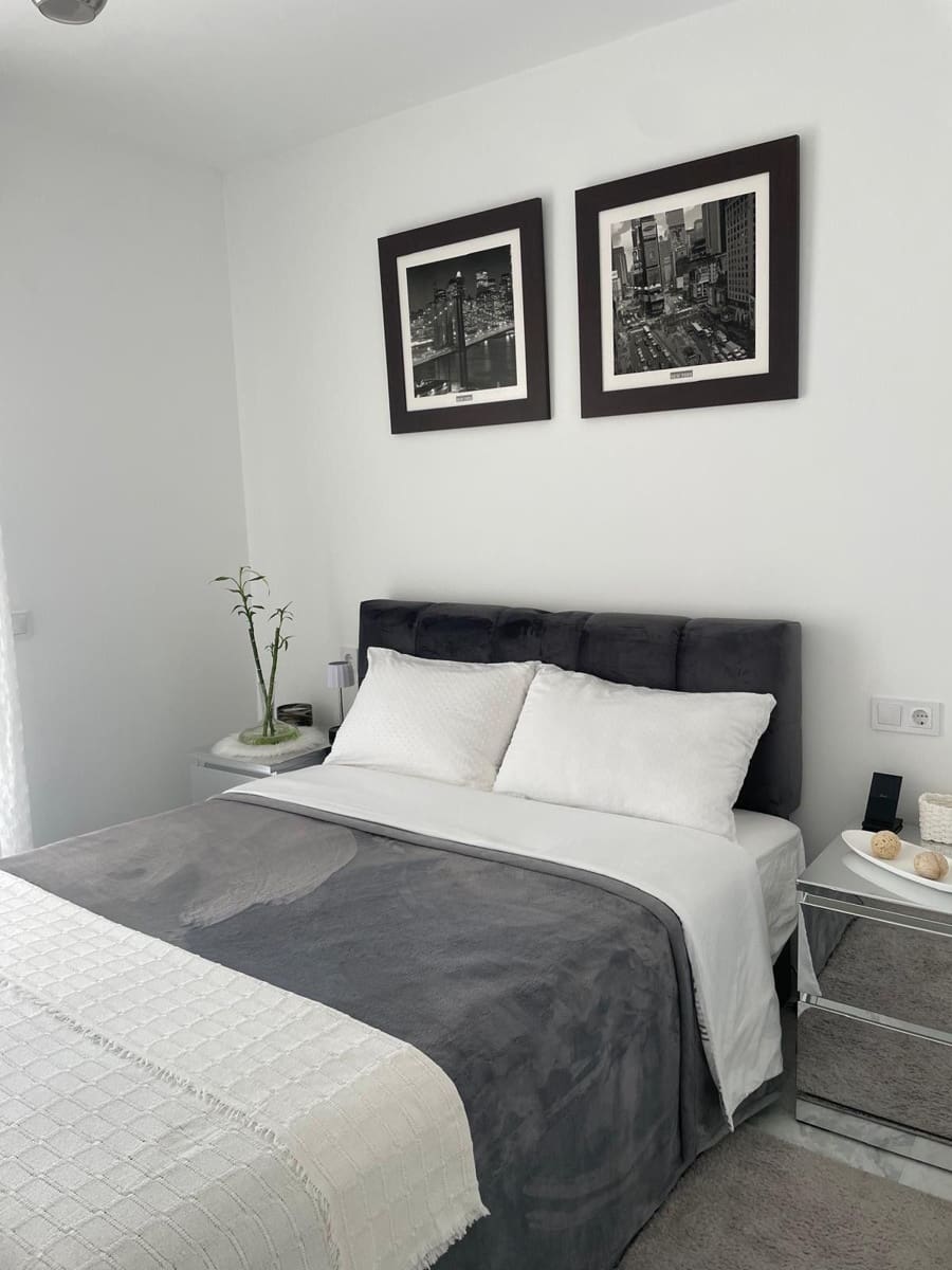 2 bedroom Penthouse for sale in La Duquesa / Puerto de la Duquesa - € 440,000 (Ref: 9921197)