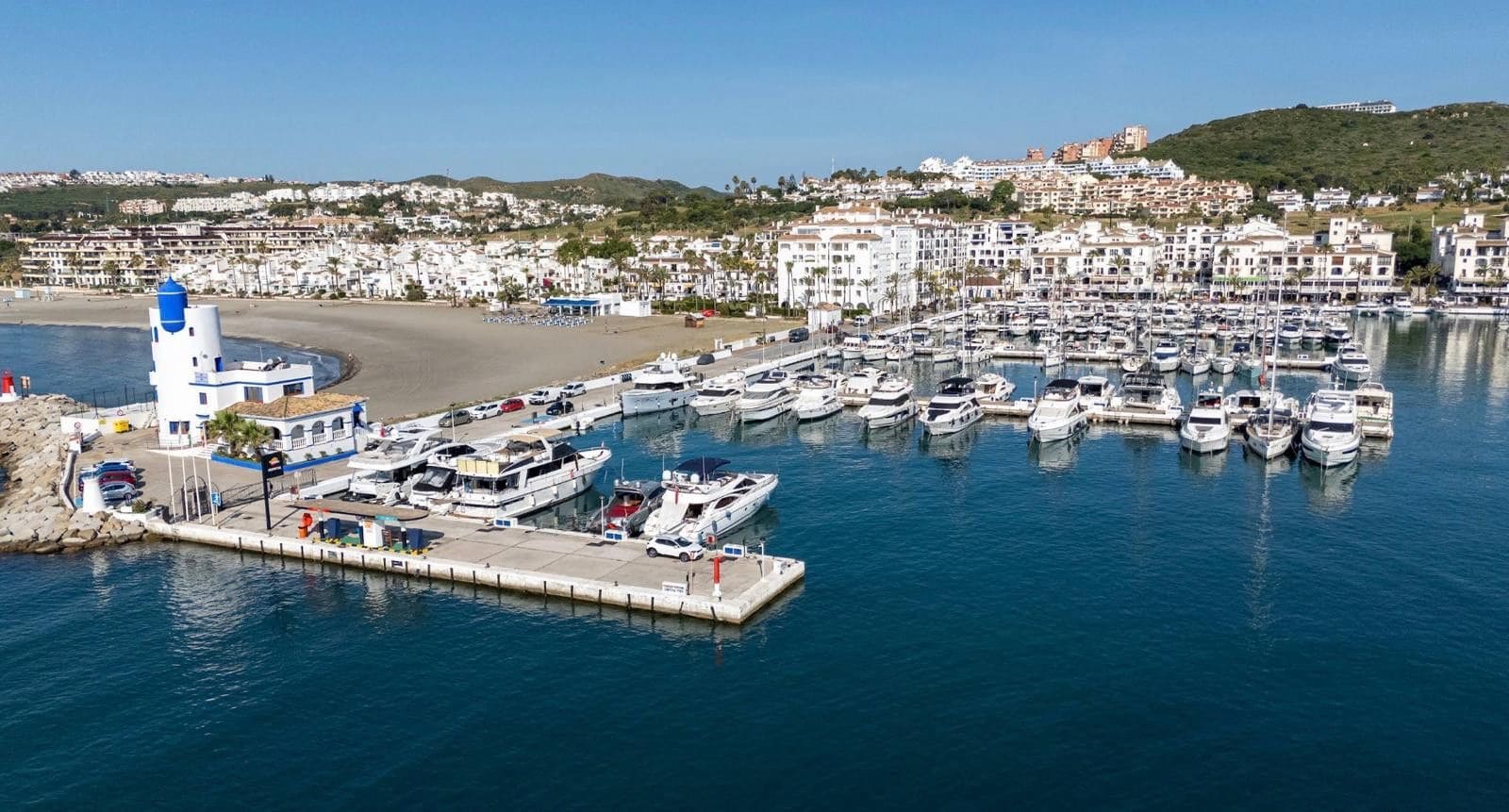 2 bedroom Penthouse for sale in La Duquesa / Puerto de la Duquesa - € 440,000 (Ref: 9921197)