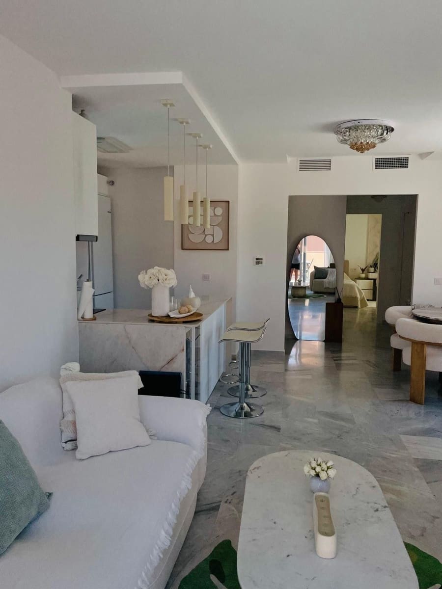 2 bedroom Penthouse for sale in La Duquesa / Puerto de la Duquesa - € 440,000 (Ref: 9921197)