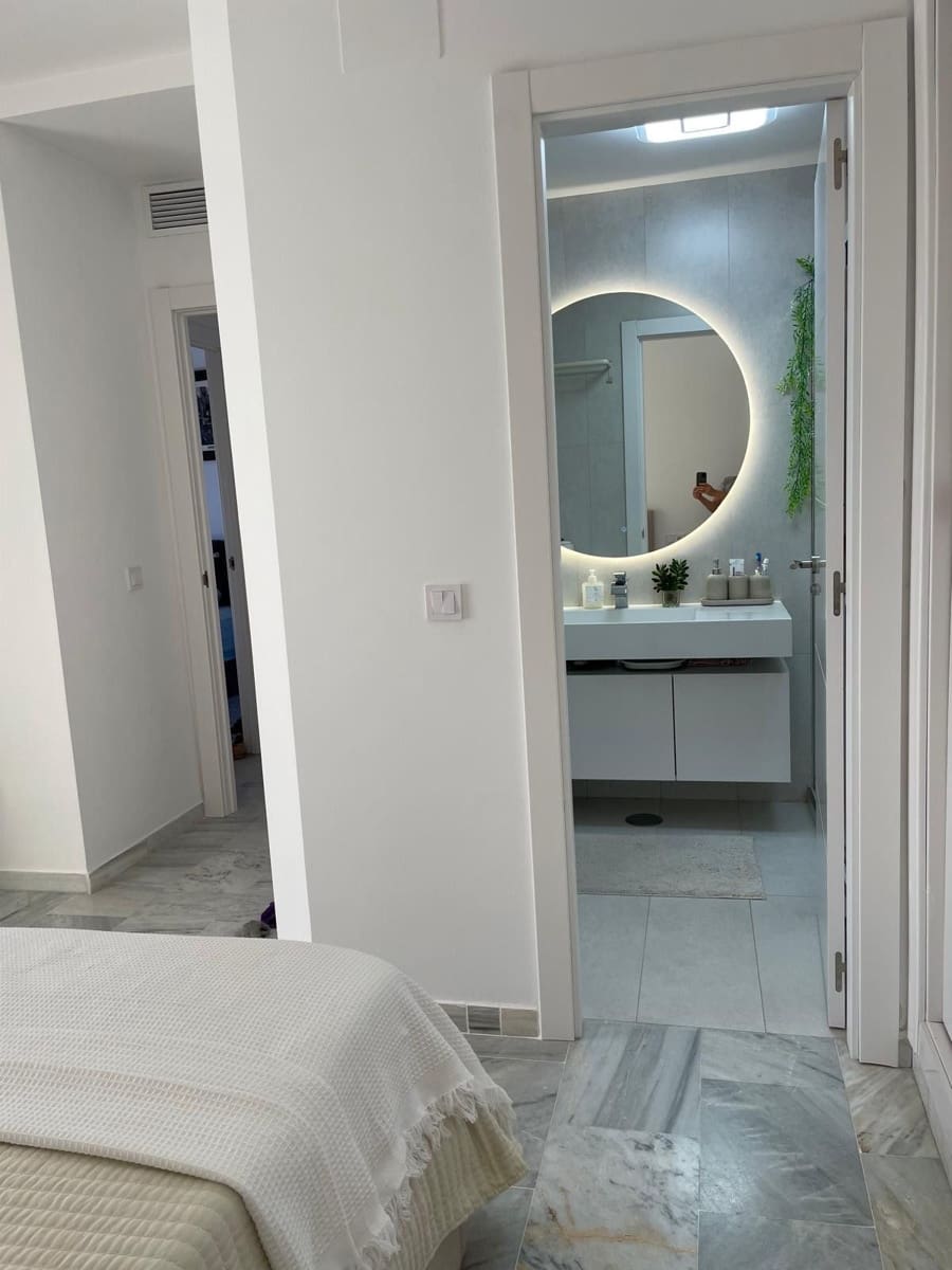 2 bedroom Penthouse for sale in La Duquesa / Puerto de la Duquesa - € 440,000 (Ref: 9921197)