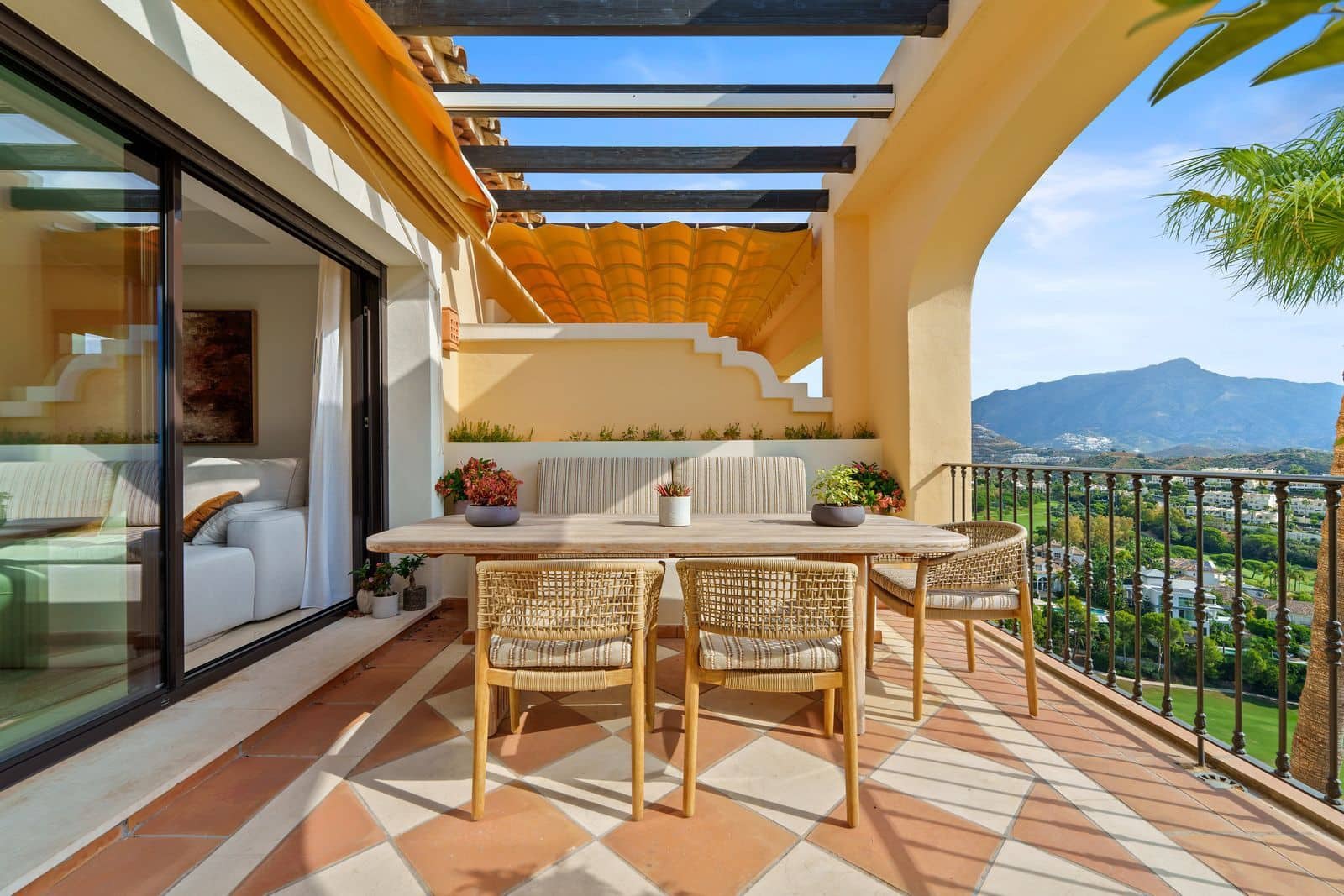 3 soverom Penthouse til salgs i Benahavis - € 1 275 000 (Ref: 9921199)