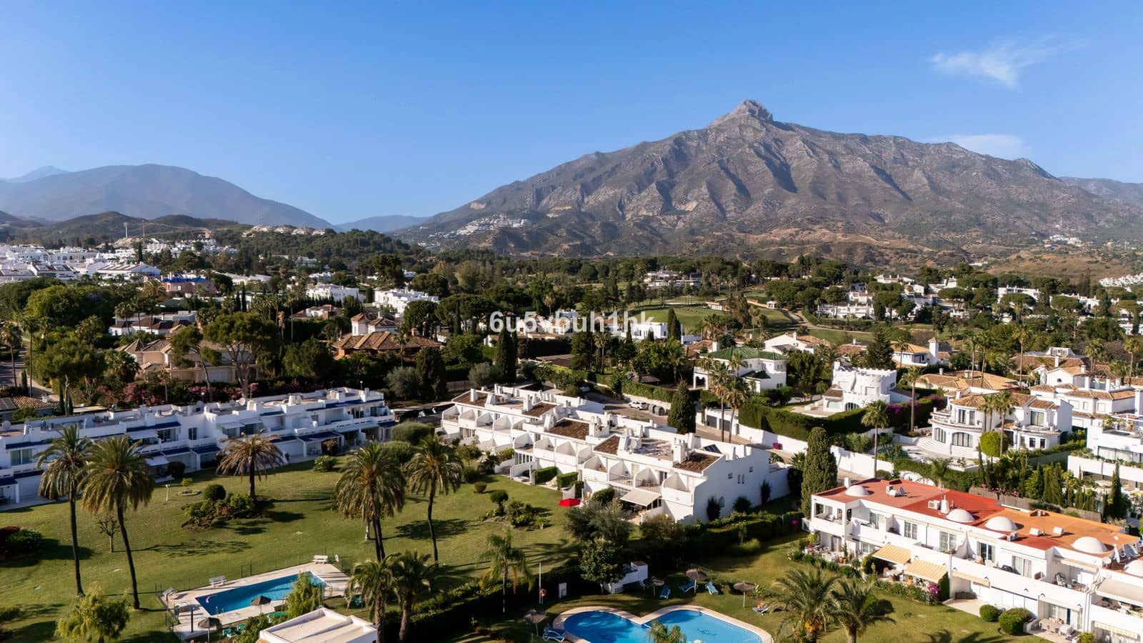 4 soverom Hus til salgs i Nueva Andalucia - € 1 575 000 (Ref: 9921200)