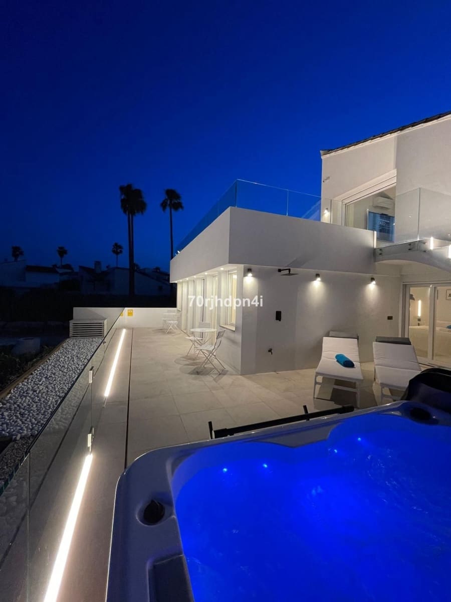4 makuuhuone Huvila myytävänä paikassa Estepona - 1 785 000 € (Ref: 9921207)