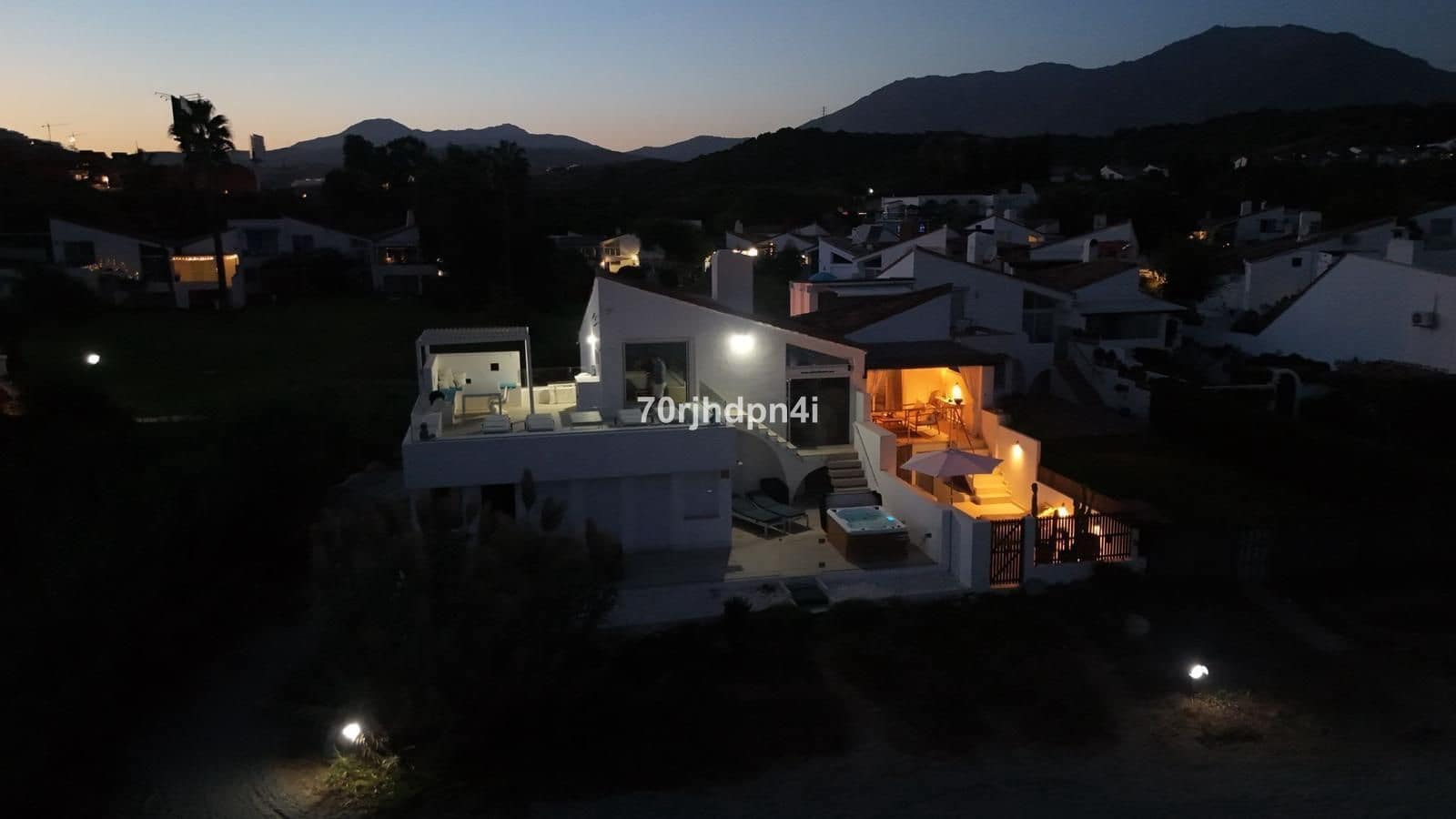 4 makuuhuone Huvila myytävänä paikassa Estepona - 1 785 000 € (Ref: 9921207)