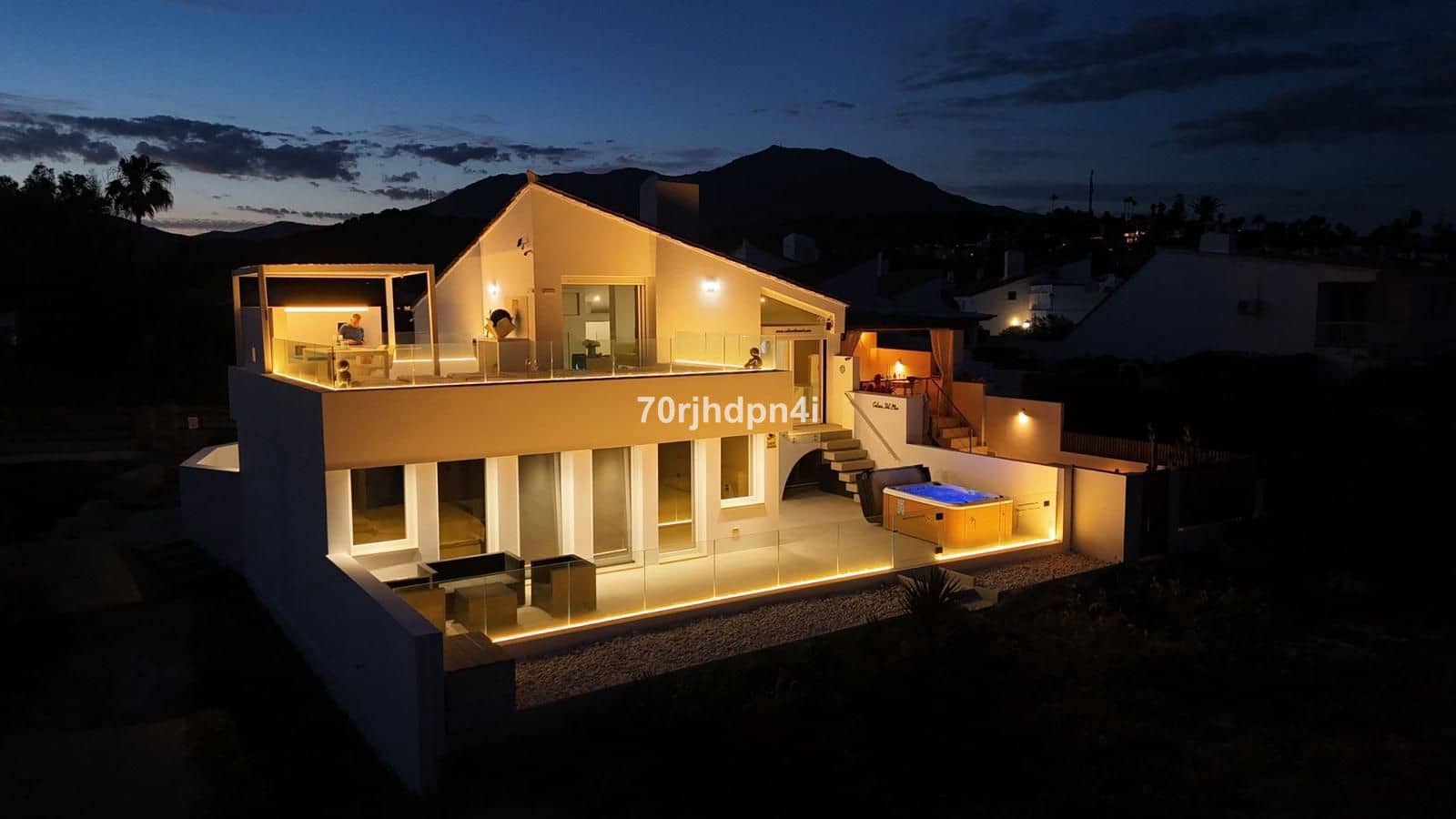 4 makuuhuone Huvila myytävänä paikassa Estepona - 1 785 000 € (Ref: 9921207)