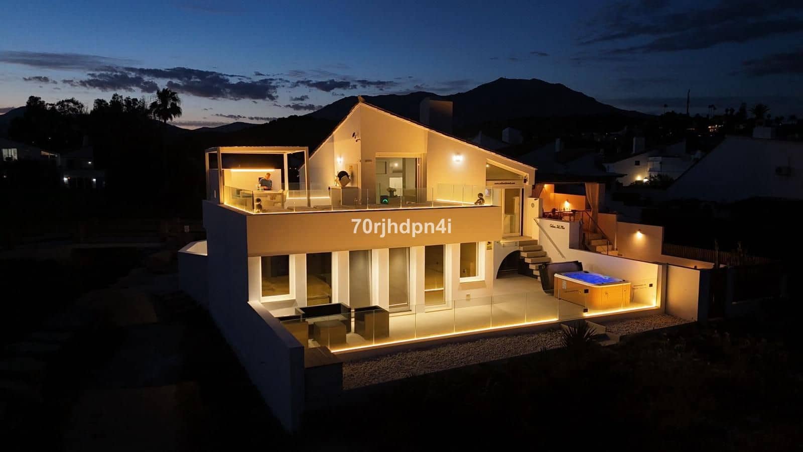 4 makuuhuone Huvila myytävänä paikassa Estepona - 1 785 000 € (Ref: 9921207)