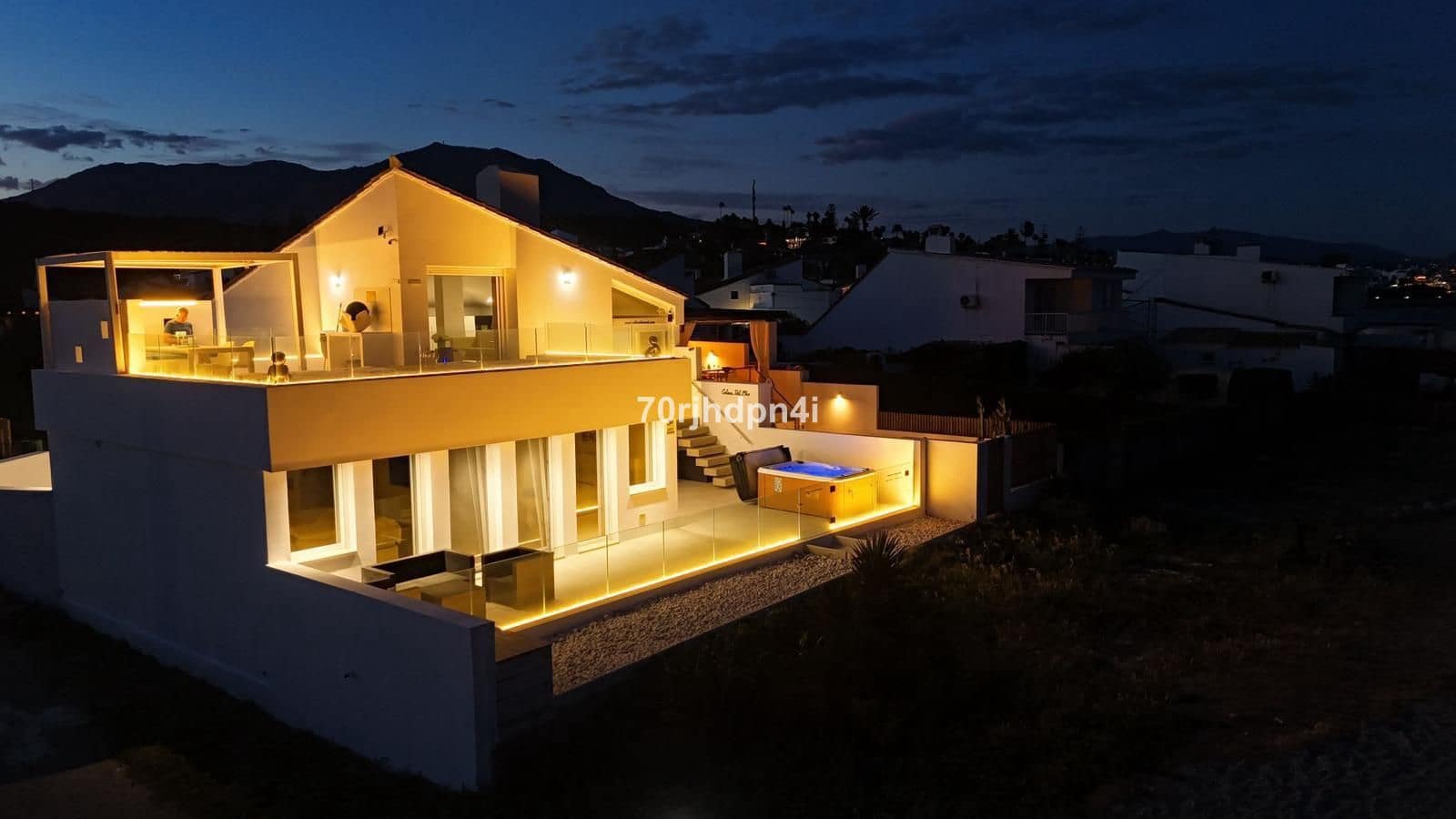 4 makuuhuone Huvila myytävänä paikassa Estepona - 1 785 000 € (Ref: 9921207)