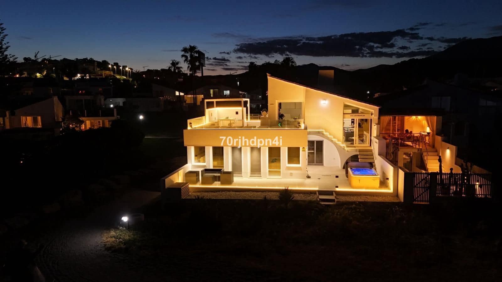 4 makuuhuone Huvila myytävänä paikassa Estepona - 1 785 000 € (Ref: 9921207)