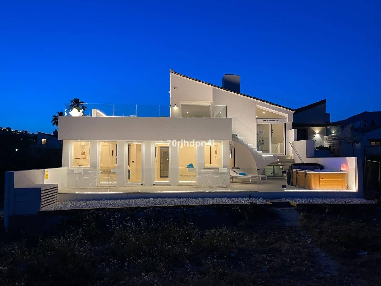4 makuuhuone Huvila myytävänä paikassa Estepona - 1 785 000 € (Ref: 9921207)