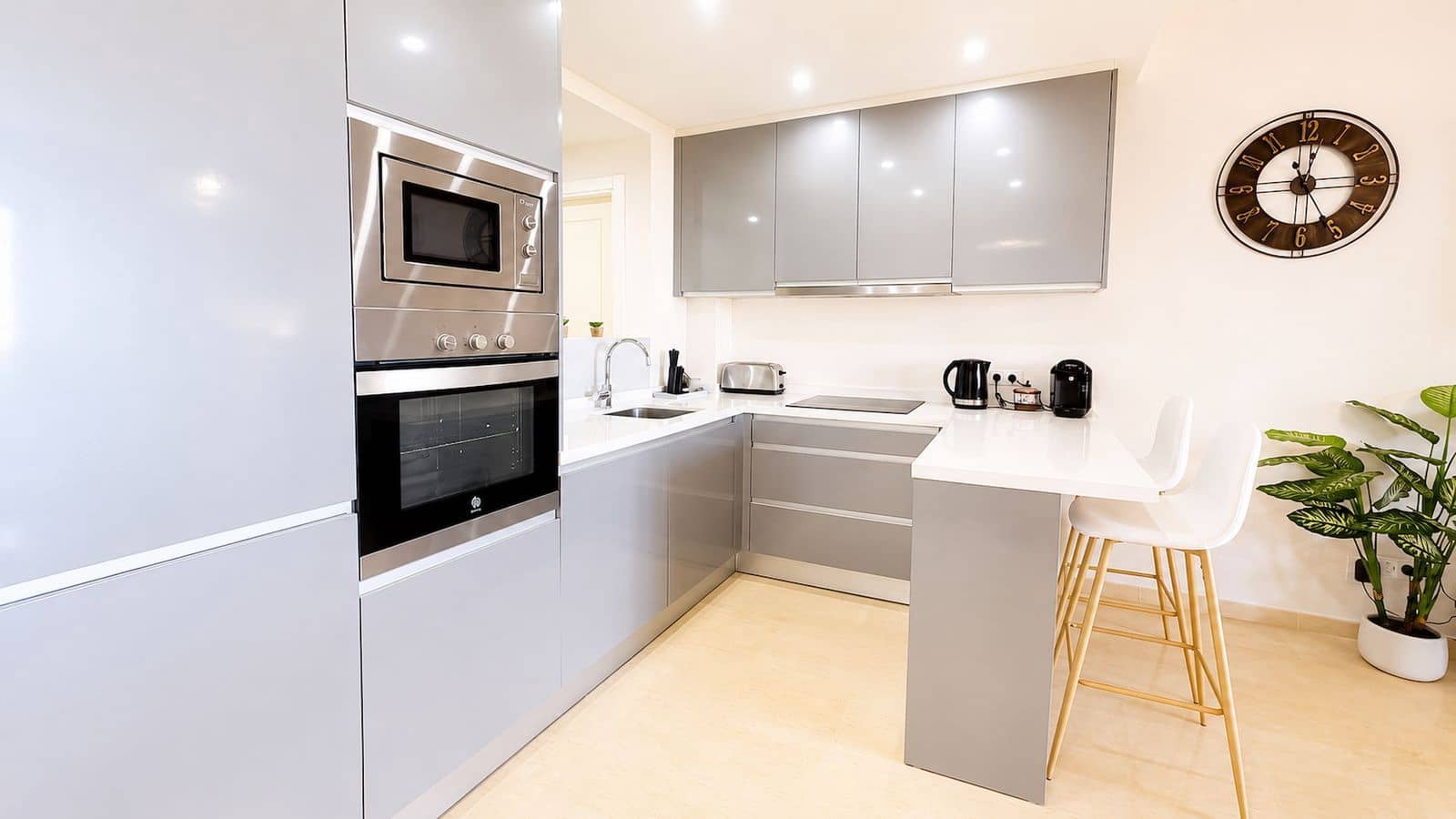 3 bedroom Apartment for sale in La Duquesa / Puerto de la Duquesa - € 380,000 (Ref: 9921208)