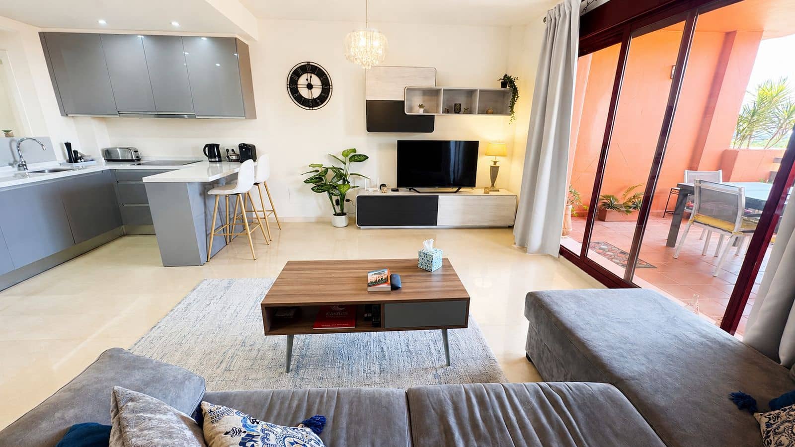 3 bedroom Apartment for sale in La Duquesa / Puerto de la Duquesa - € 380,000 (Ref: 9921208)