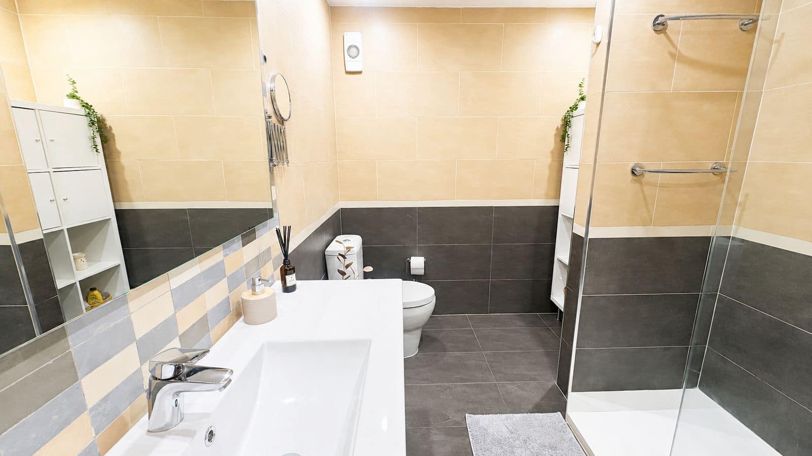 3 bedroom Apartment for sale in La Duquesa / Puerto de la Duquesa - € 380,000 (Ref: 9921208)