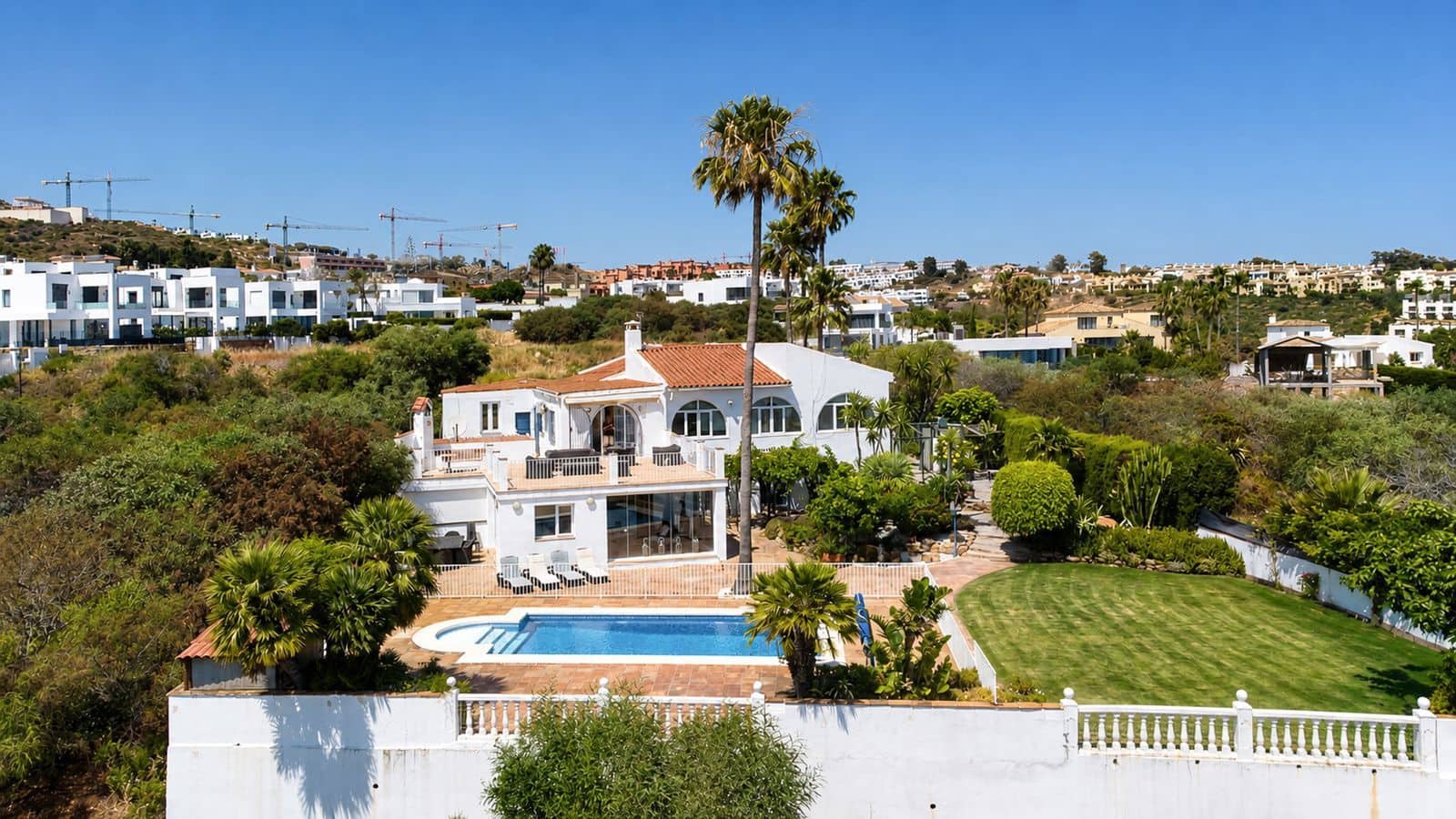 5 bedroom Villa for sale in Manilva - € 1,100,000 (Ref: 9921225)
