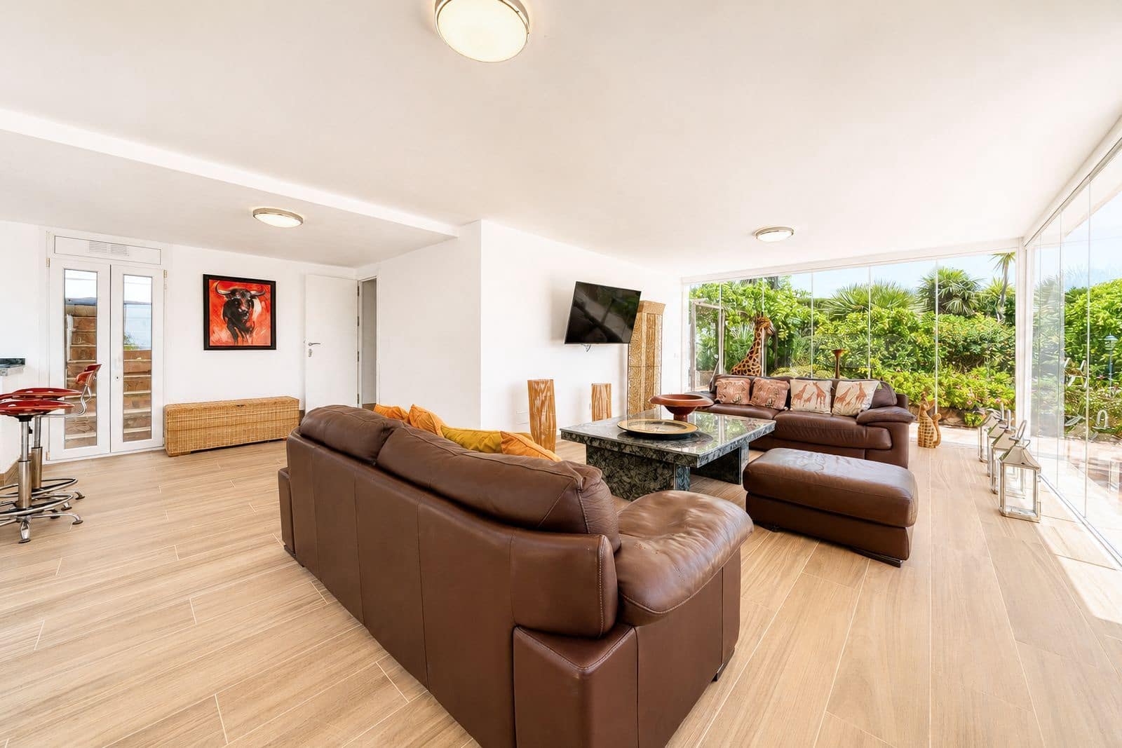 5 bedroom Villa for sale in Manilva - € 1,100,000 (Ref: 9921225)