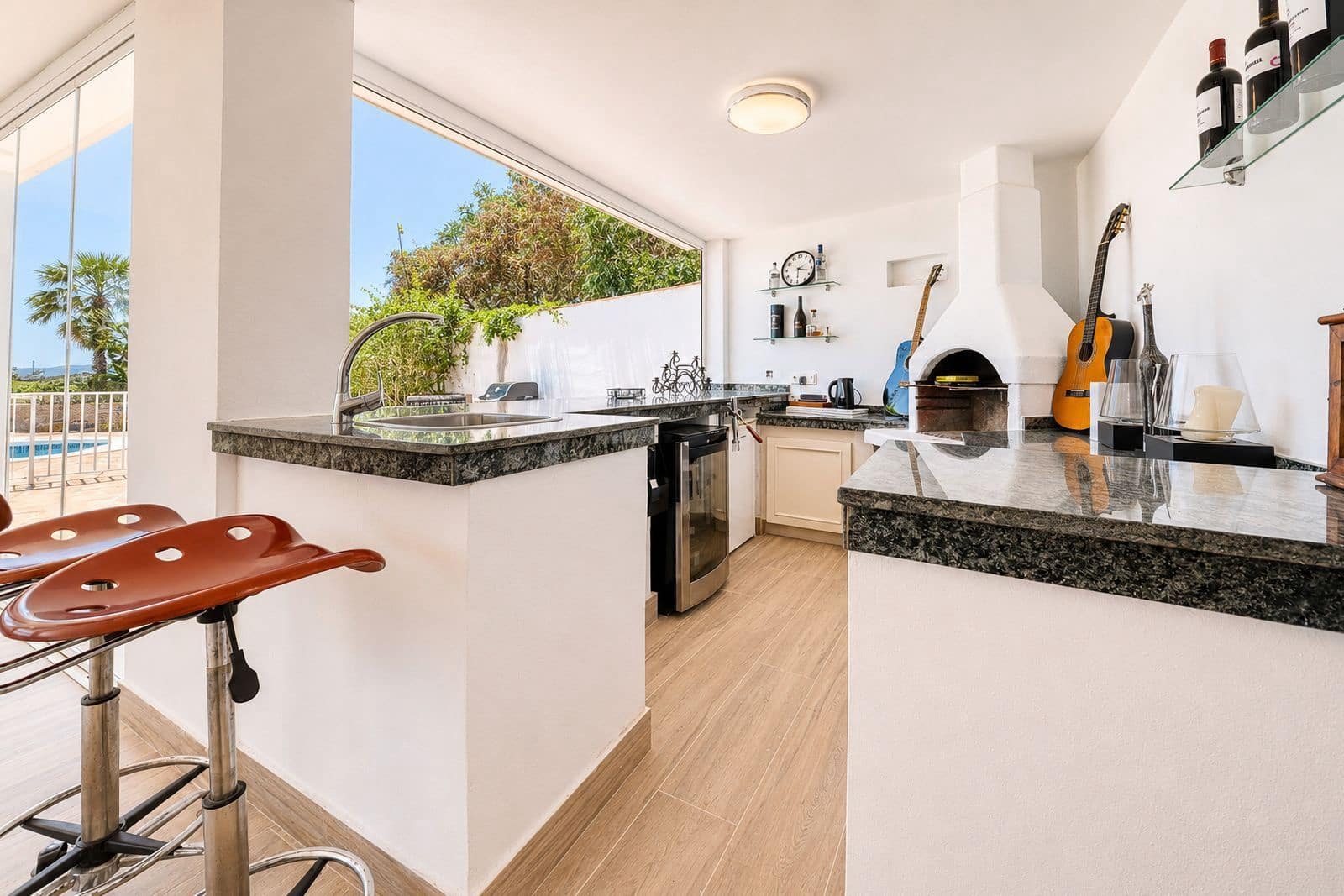 5 bedroom Villa for sale in Manilva - € 1,100,000 (Ref: 9921225)
