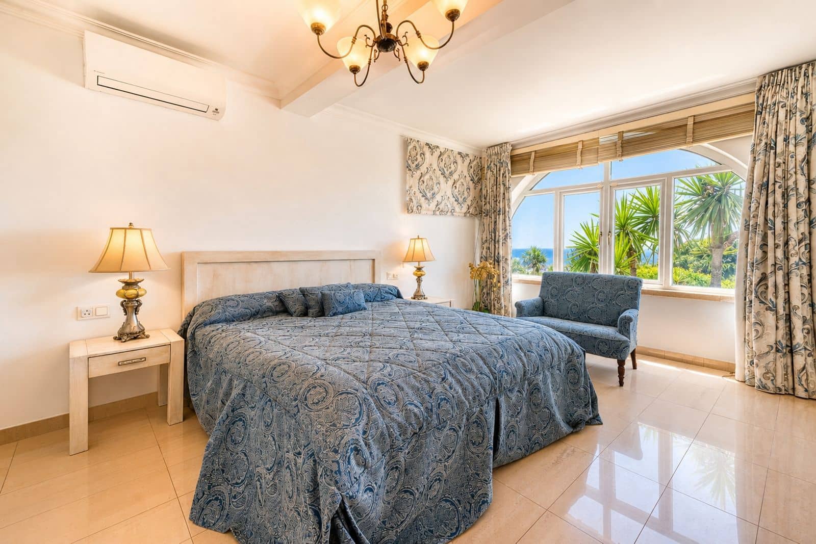 5 bedroom Villa for sale in Manilva - € 1,100,000 (Ref: 9921225)