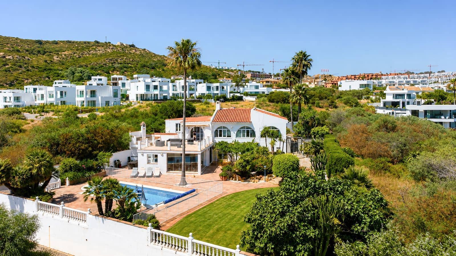 5 bedroom Villa for sale in Manilva - € 1,100,000 (Ref: 9921225)