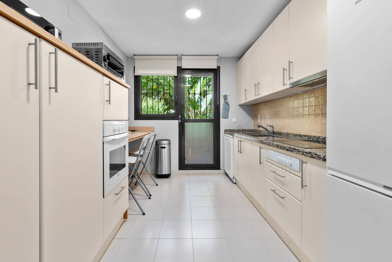 2 slaapkamer Appartement te koop in Benahavis - € 450.000 (Ref: 9921227)