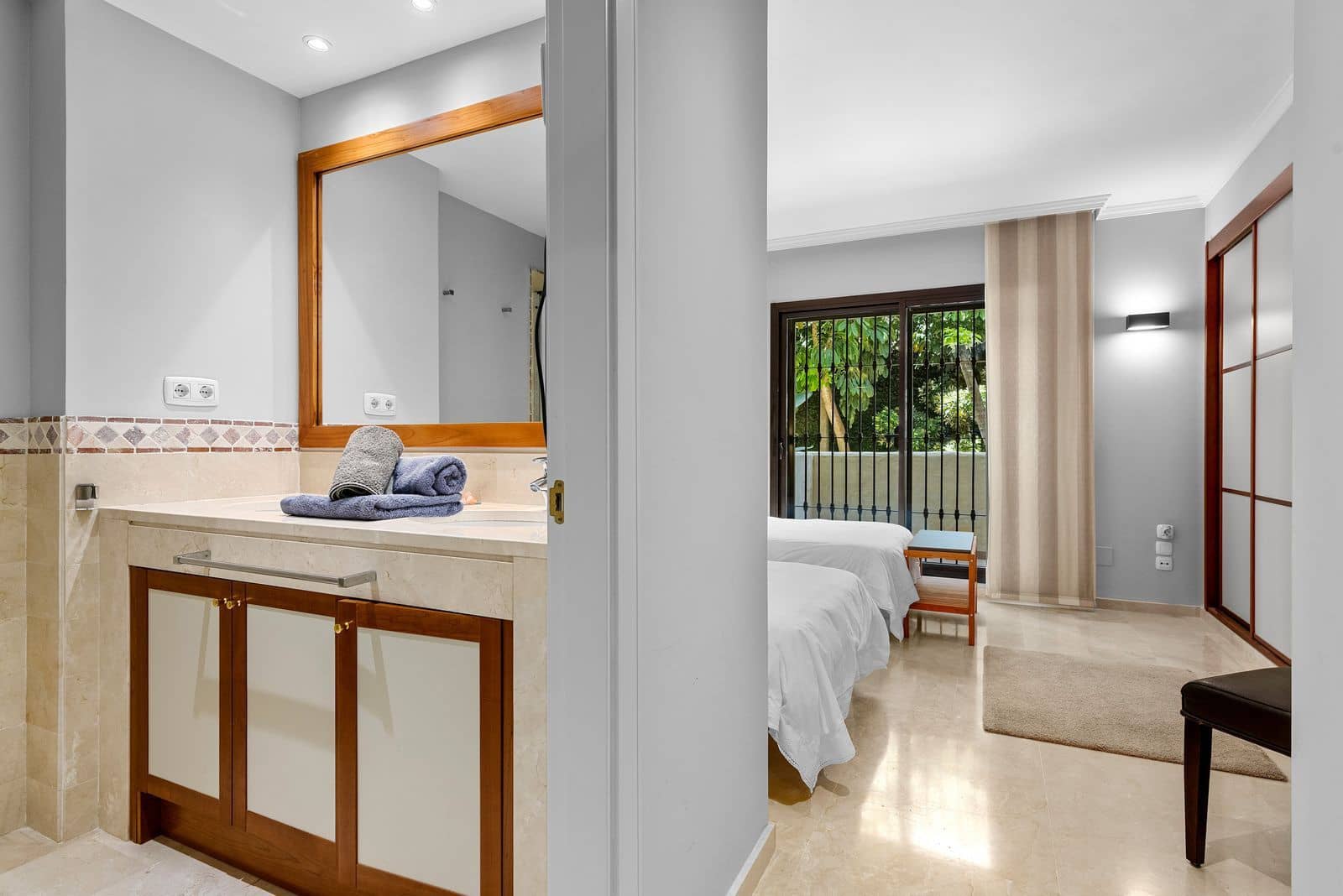 2 slaapkamer Appartement te koop in Benahavis - € 450.000 (Ref: 9921227)
