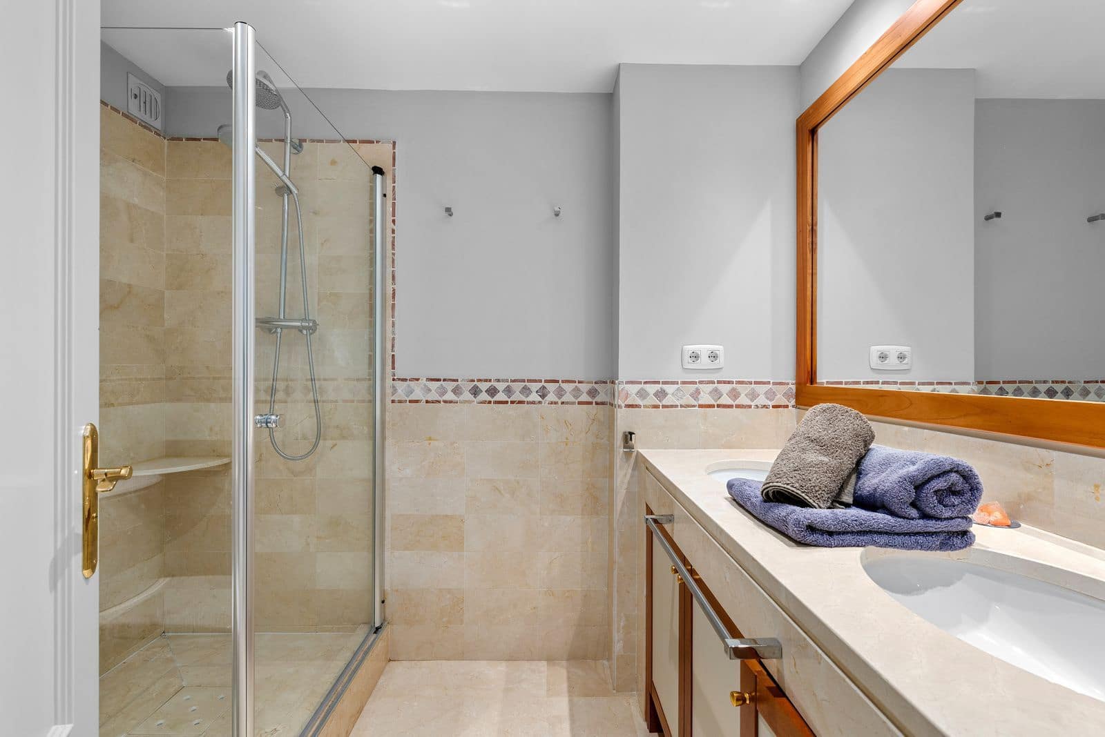 2 slaapkamer Appartement te koop in Benahavis - € 450.000 (Ref: 9921227)